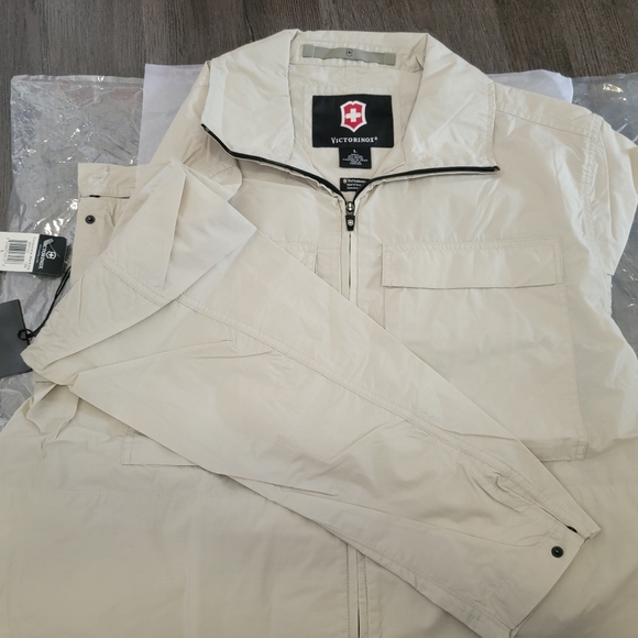 VICTORINOX  size L - Picture 10 of 10